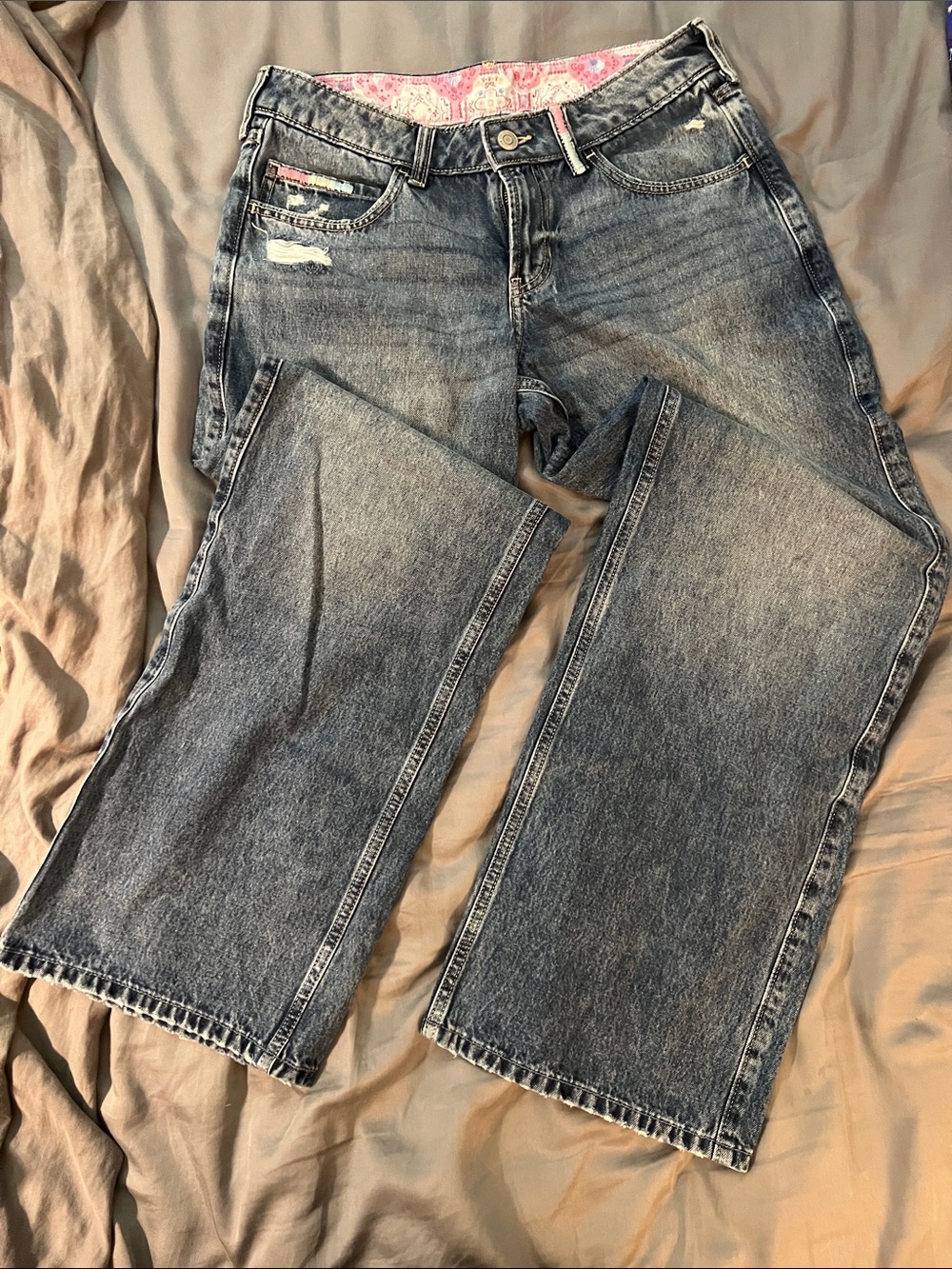 BRAND NEW -Hollister Women's Wide-Leg Jeans in Indigo Wash